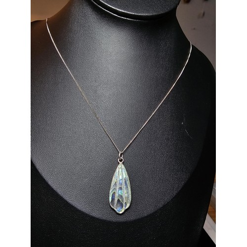 224 - A pretty 925 silver pendant inset with Abalone Shell presented in excellent flashing colours set on ... 