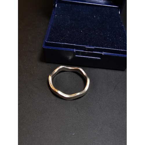 226 - A 925 silver ring with a wave design in excellent clean condition and boxed. Size I.5