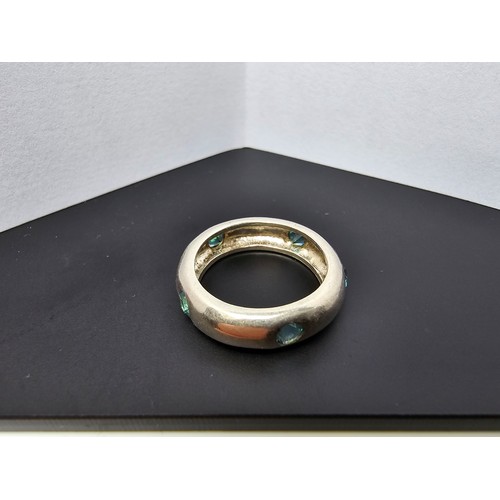 220 - A chunky 925 silver ring inset with faceted blue crystal CZ stones all the way around. In good clean... 