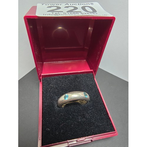 220 - A chunky 925 silver ring inset with faceted blue crystal CZ stones all the way around. In good clean... 