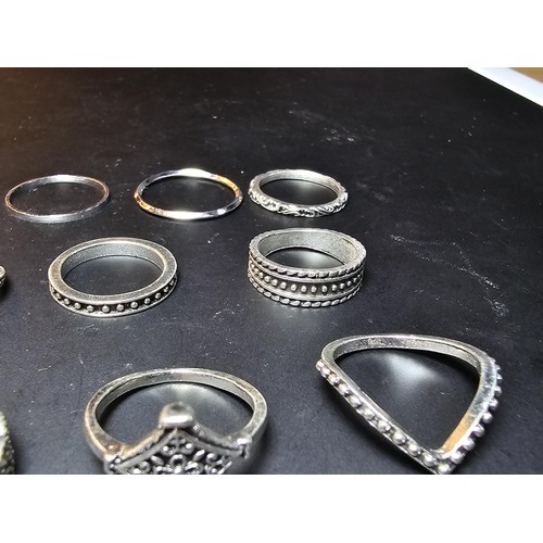 218 - A collection of 15x costume rings, some featuring ornate designs and all in as new condition.