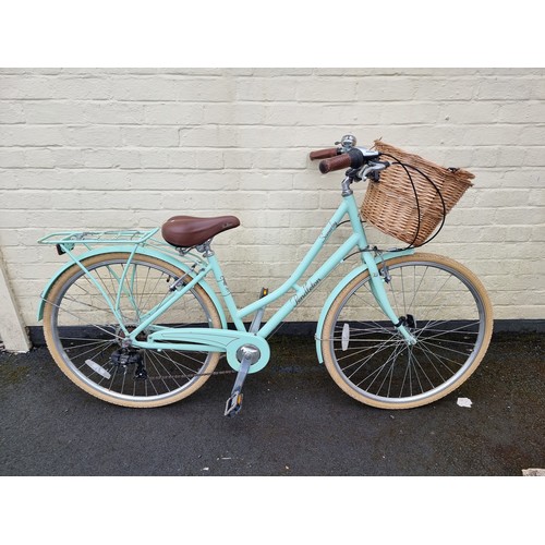 342 - A ladies Pendleton sit up and beg 7 speed city bike with leather seat and handle grips amd a basket ... 