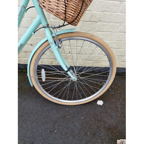 342 - A ladies Pendleton sit up and beg 7 speed city bike with leather seat and handle grips amd a basket ... 