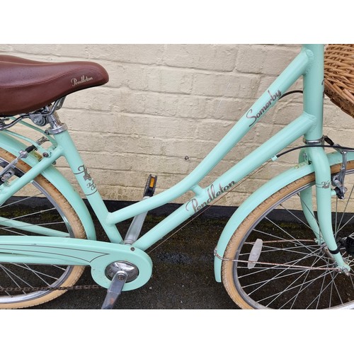 342 - A ladies Pendleton sit up and beg 7 speed city bike with leather seat and handle grips amd a basket ... 