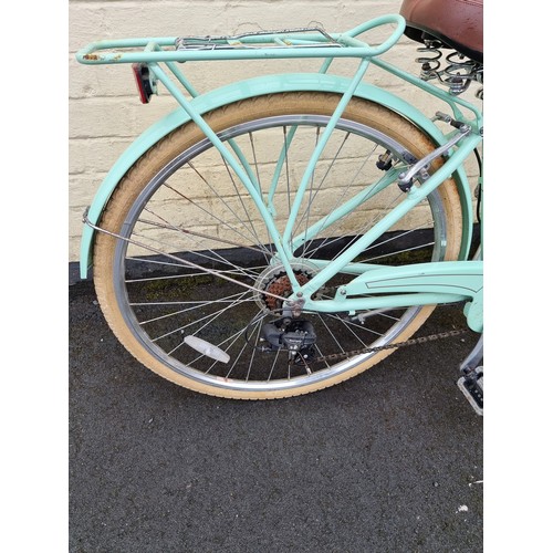 342 - A ladies Pendleton sit up and beg 7 speed city bike with leather seat and handle grips amd a basket ... 