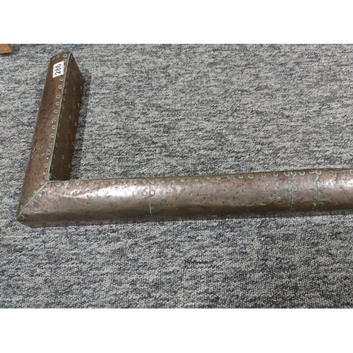 286 - Good quality antique copper fender with studded design in very good condition measures 110cm by 39cm