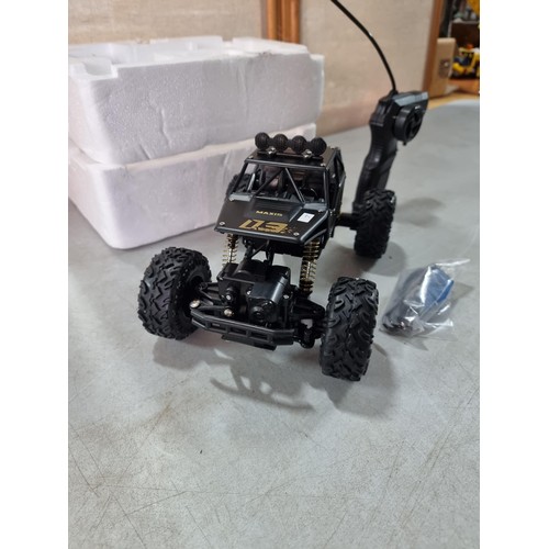 30 - A remote control buggy by Team Maxis 03, comes with polystyrene inner case.