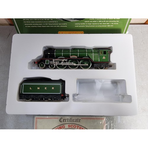 37 - Hornby R075 Flying Scotsman Twin Tender Presentation Set - missing Water Tender - still a superb con... 