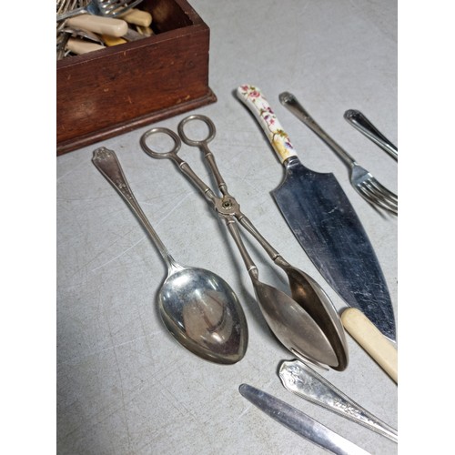 120 - Very large qty of various antique, vintage and some modern flatware, cutlery and kitchen tools compl... 