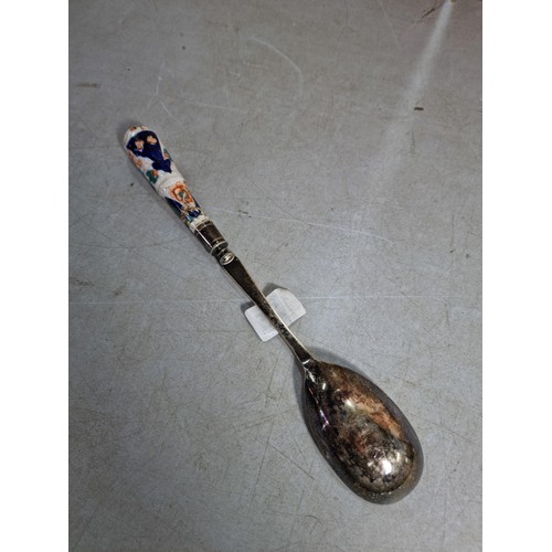 125 - Rare early antique Gaudy Welsh pair of ladle spoons, one A/F to the handle, the other has no cracks ... 