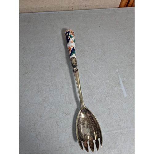 125 - Rare early antique Gaudy Welsh pair of ladle spoons, one A/F to the handle, the other has no cracks ... 
