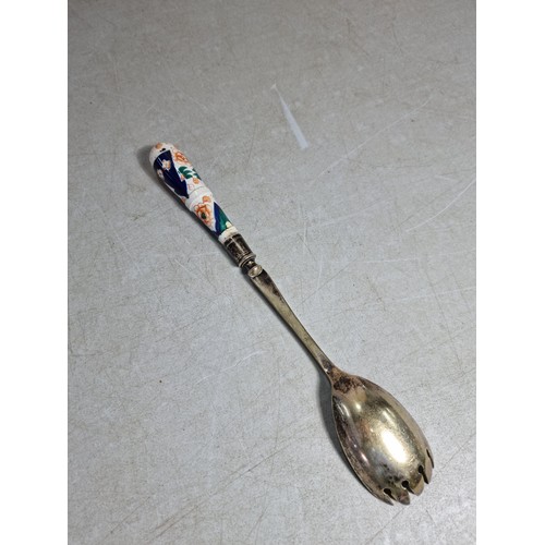125 - Rare early antique Gaudy Welsh pair of ladle spoons, one A/F to the handle, the other has no cracks ... 