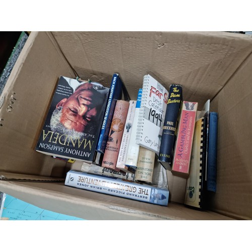 258 - Large qty of various books in 2x boxes, covering different subjects including The Living World of An... 