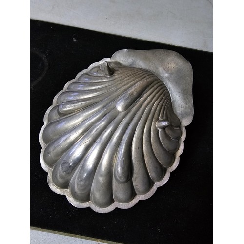 277 - Good quality 'Unity' English made Pewter nut bowl in a shell design with a pewter squirrel figure ho... 
