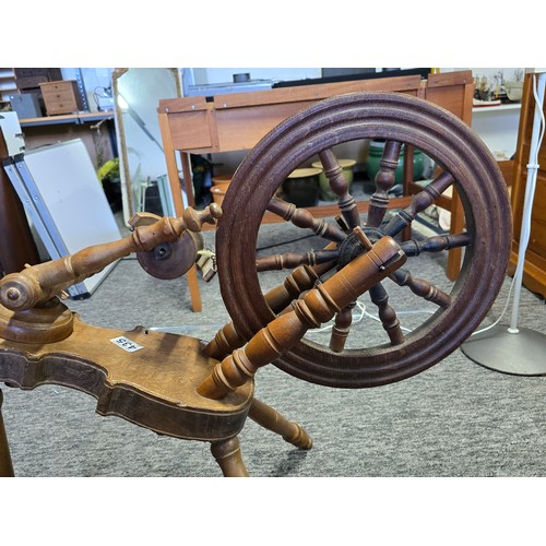 435 - An attractive antique wooden spinning jenny wheel & frame, displays well, height of 95cm, length of ... 