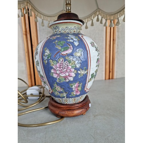 438 - Vintage chinese oriental hand painted ginger jar vase converted into a electric table lamp in good c... 