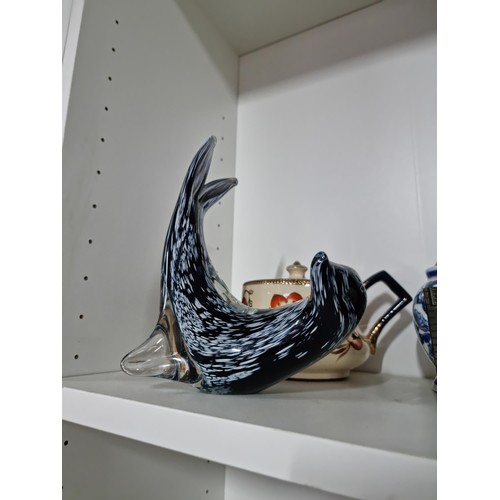 9 - A shelf full of collectables including a good quality handmade art crystal seal by l'ne studio Swede... 