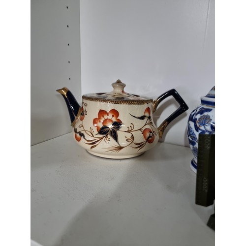 9 - A shelf full of collectables including a good quality handmade art crystal seal by l'ne studio Swede... 