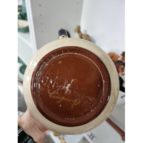 9 - A shelf full of collectables including a good quality handmade art crystal seal by l'ne studio Swede... 