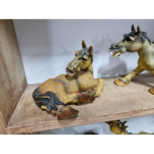 32 - Quantity of 6x Sealmark horse comical ornaments in resin all with bobble heads, all in good order. l... 