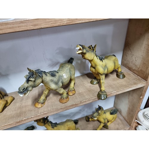 32 - Quantity of 6x Sealmark horse comical ornaments in resin all with bobble heads, all in good order. l... 