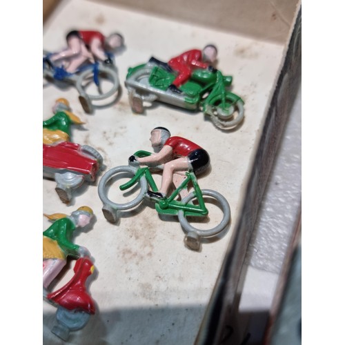 61 - Very Rare Vintage 1960's original Lego System 270 containing the original plastic bikes, 5x in total... 