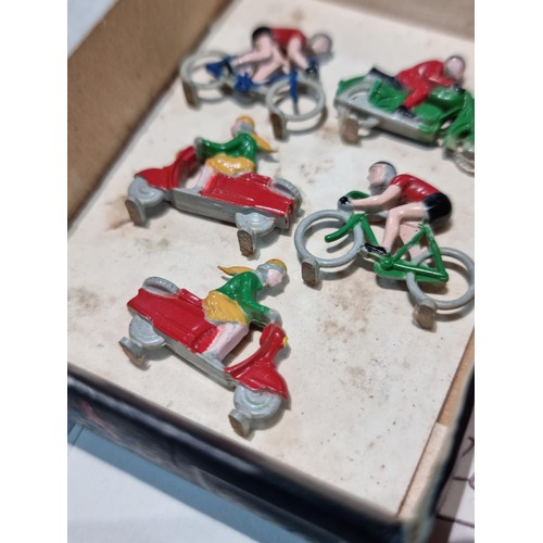 61 - Very Rare Vintage 1960's original Lego System 270 containing the original plastic bikes, 5x in total... 