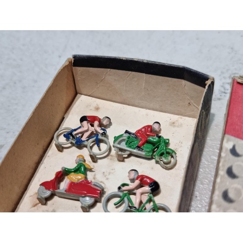 61 - Very Rare Vintage 1960's original Lego System 270 containing the original plastic bikes, 5x in total... 