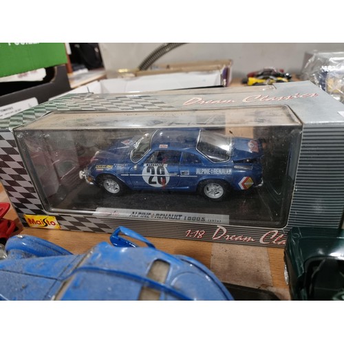 71 - Quantity of collectable diecast vehicles inc a boxed Maisto Jaguar XK180 1/25 scale, a boxed Maisto ... 