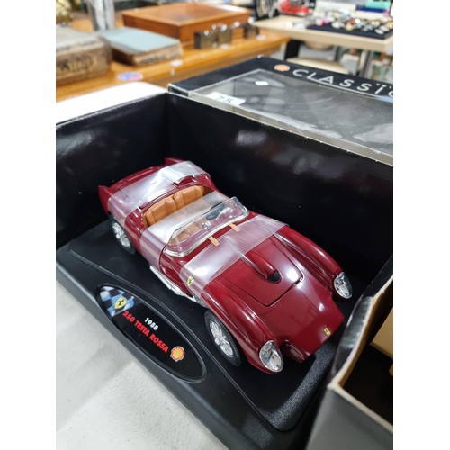 75 - Boxed Classico 1/18 1958 Ferrari Testa Rossa 250 with Vintage Shell fuel pump set, brand new in pres... 