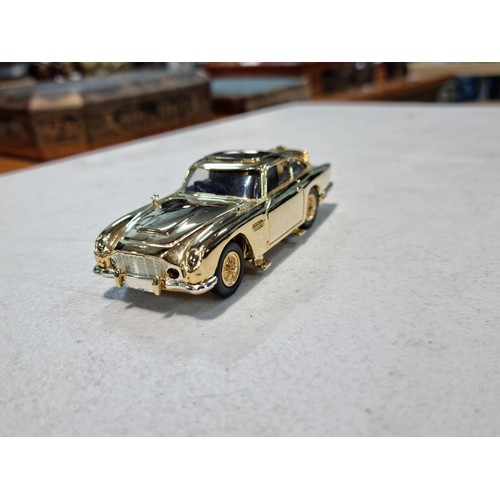 81 - Boxed limited edition gold plated 007 40th anniversary twin set by Corgi CC99171, two diecast 24ct g... 