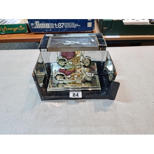 84 - Good quality boxed Maisto 1/18 scale 23ct gold plated Harley Davidson motorbike in a presentation bo... 