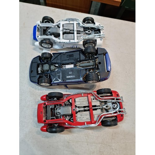 85 - 3x Burago 1/18 scale Ferrari die cast cars inc a rare 1957 NART racing white and blue No.19 250 Test... 