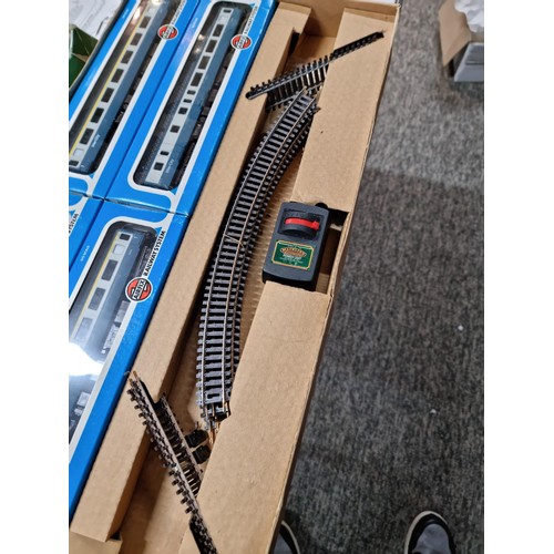 89 - Boxed vintage Great Model Railways 00 gauge Diesel passenger set inc Airfix A1A-A1A class 31 locomot... 