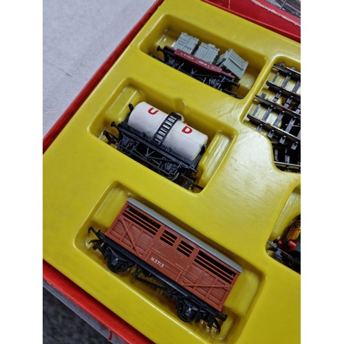 90 - Boxed vintage Tri-ang Hornby 00 gauge The Freight master electric train set in original box, includi... 