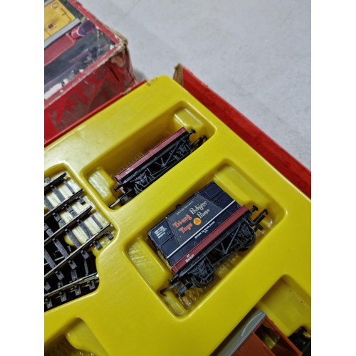 90 - Boxed vintage Tri-ang Hornby 00 gauge The Freight master electric train set in original box, includi... 