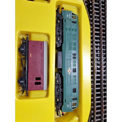 90 - Boxed vintage Tri-ang Hornby 00 gauge The Freight master electric train set in original box, includi... 