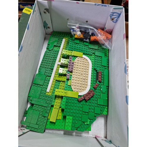 91 - Box containing a very large quantity of assorted Lego in various bags inc classical gardens of Suzho... 