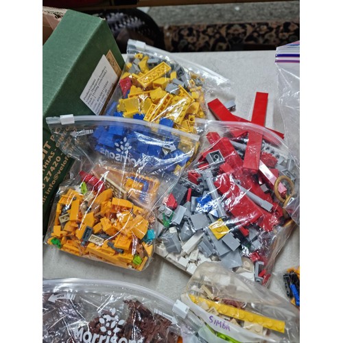 91 - Box containing a very large quantity of assorted Lego in various bags inc classical gardens of Suzho... 