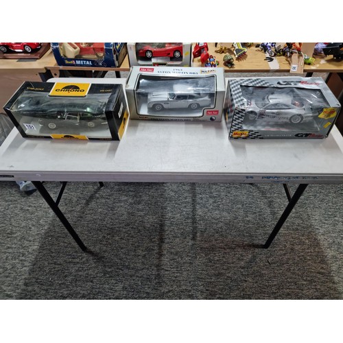 101 - Collection of 3x diecast boxed cars inc Sun Star metal Aston Martin DB5 1/18 scale, a Maisto Mercede... 