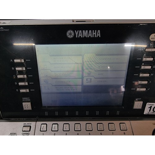 107 - A Yamaha Tyros II, 61 key workstation synthesizer/keyboard, includes its clip on speakers and workin... 