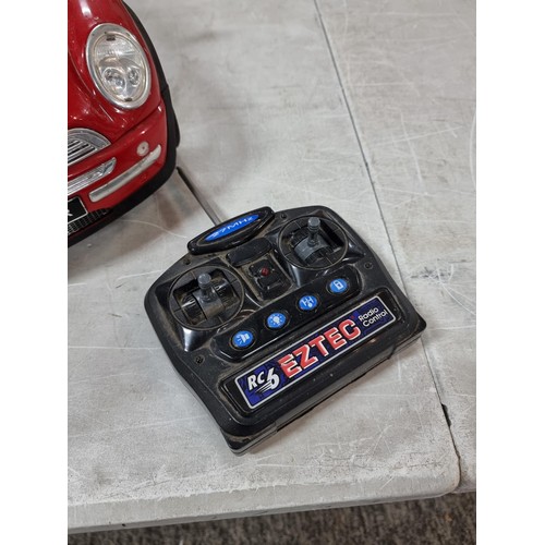 108 - very Large scale radio controlled mini cooper complete with handset complete with cable, measures 28... 