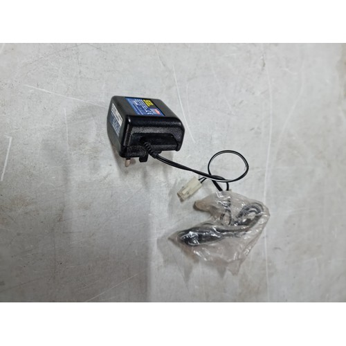 108 - very Large scale radio controlled mini cooper complete with handset complete with cable, measures 28... 