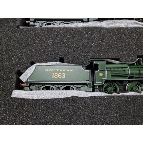 88A - Brand new boxed Bachmann 32-150 limited edition set of two N Class locomotive in wooden box, 1863 So... 