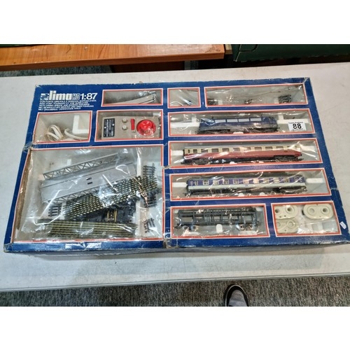 88 - Boxed Lima HO 1/87 electric train tack set, comes with an electric engine two coaches, power unit an... 