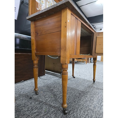 27A - Stunning clean example antique mahogany wash stand featuring a stuning 5 tile back with a daffodil a... 