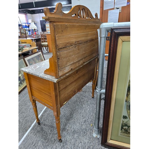 27A - Stunning clean example antique mahogany wash stand featuring a stuning 5 tile back with a daffodil a... 
