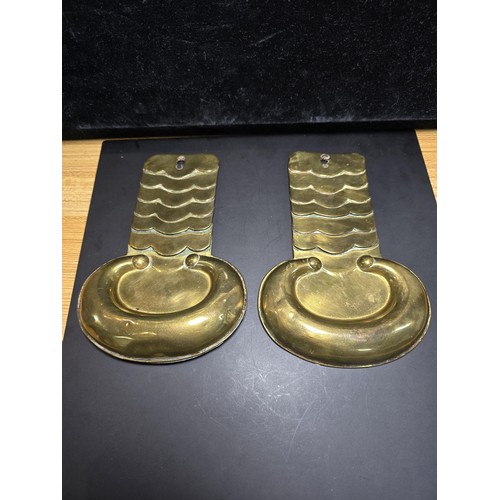 22 - A set of rare USA brass shoulder scales form the Civil War era. In good overall condition, 1 has a r... 