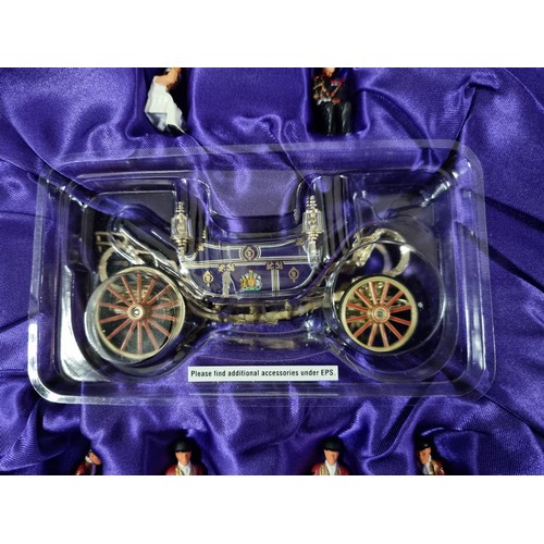 11 - Boxed Corgi Queen Elizabeth Golden Jubilee 1952 - 2002 boxed State Landau Royal carriage with 4x hor... 