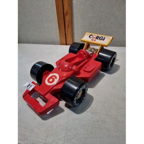 81 - A good vintage 1986 Corgi Grand Prix racing carry car case with a space for 9 cars. Includes 9 dieca... 